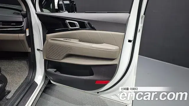Kia Carnival 2024 — Photo 20/44