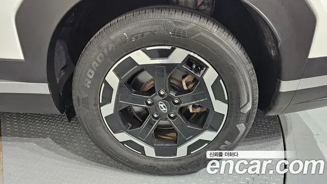 Hyundai Santa Fe 2023 — ფოტო 14/33