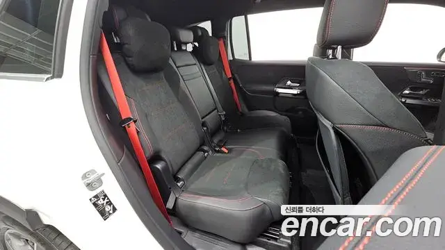 Mercedes-Benz GLB-Class 2024 — Фото 16/20
