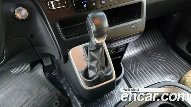 Hyundai Staria 2022 — Photo 9/20