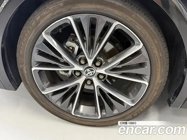 Toyota Prius 2024 — Photo 8/20