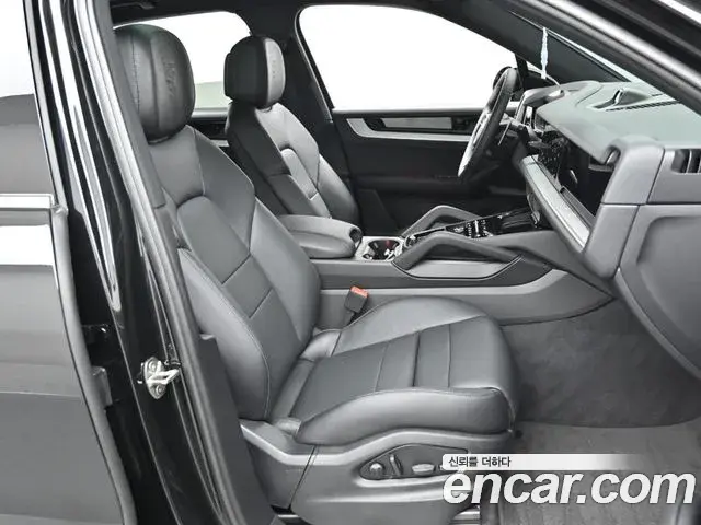 Porsche Cayenne 2025 — Photo 6/20