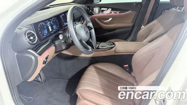 Mercedes-Benz E-Class 2023 — Şəkil 17/20