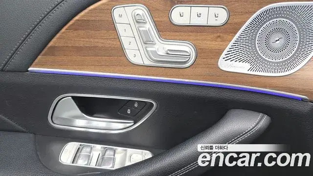 Mercedes-Benz GLE-Class 2020 — Photo 27/34
