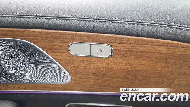 Mercedes-Benz GLE-Class 2020 — Photo 22/34