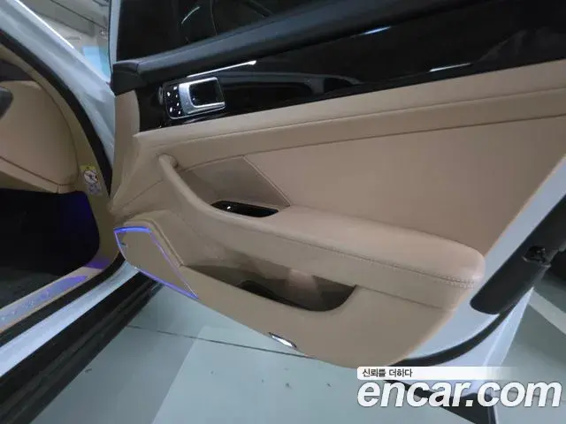 Porsche Panamera 2018 — Şəkil 13/18