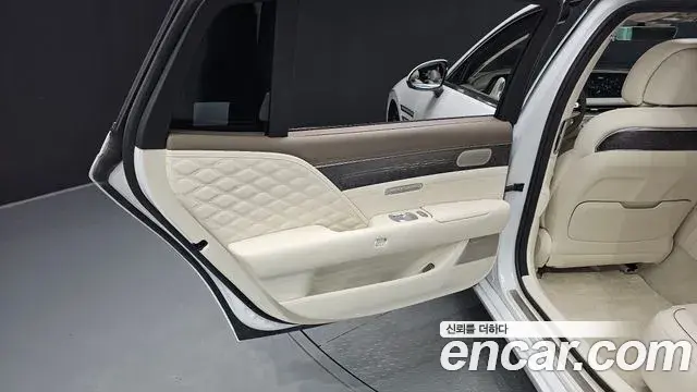 Genesis G90 2022 — Photo 19/49