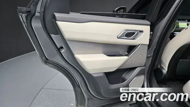 Land Rover Range Rover Velar 2019 — Photo 7/39