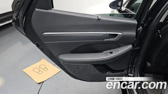 Hyundai Sonata Hybrid 2021 — Photo 7/30