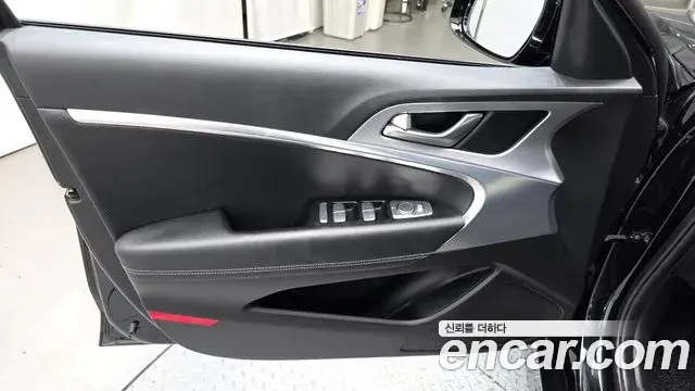 Genesis G70 2020 — Photo 15/33