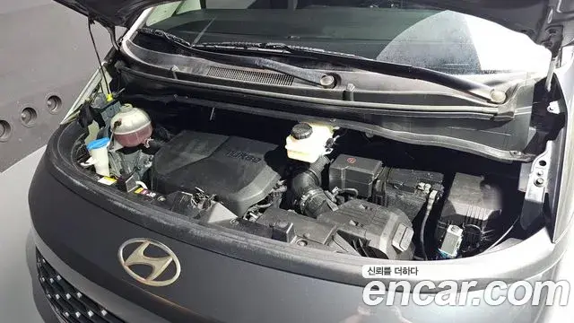 Hyundai Staria 2022 — ფოტო 2/20