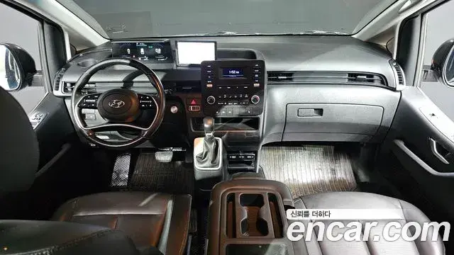 Hyundai Staria 2022 — ფოტო 9/20