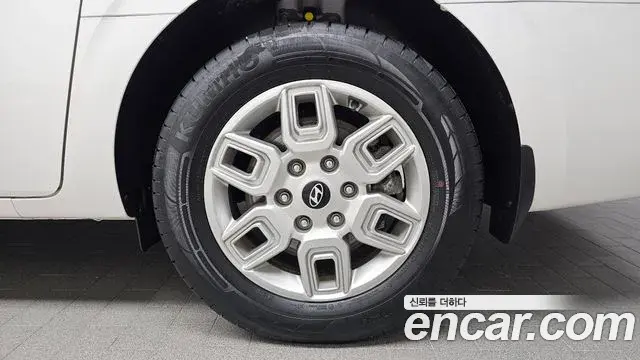 Hyundai Staria 2024 — ფოტო 11/31