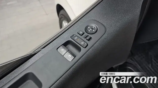 Hyundai Staria 2024 — ფოტო 6/31