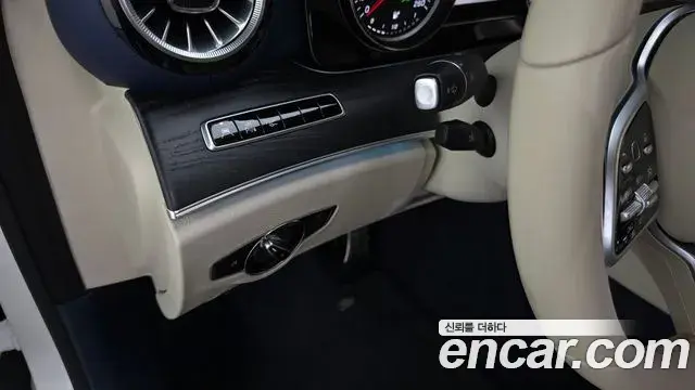 Mercedes-Benz E-Class 2019 — Photo 3/33
