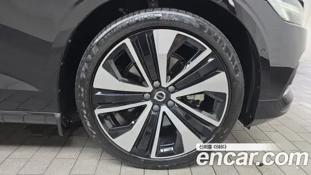 Volvo S60 2022 — Photo 17/30