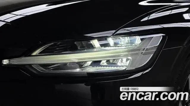 Volvo S60 2022 — Photo 14/30
