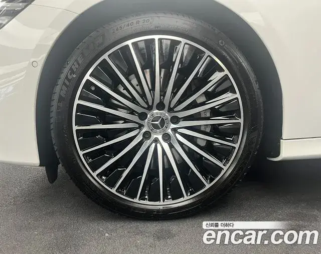 Mercedes-Benz E-Class 2026 — Photo 1/18