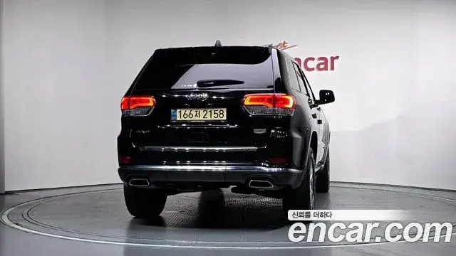 Jeep Grand Cherokee 2021 — Photo 15/37