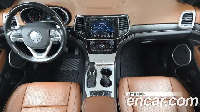 Jeep Grand Cherokee 2021 — Photo 18/37