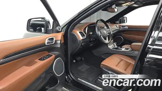 Jeep Grand Cherokee 2021 — Photo 14/37