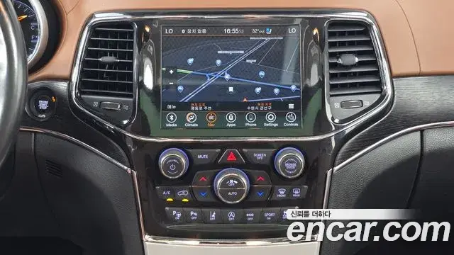 Jeep Grand Cherokee 2021 — Photo 21/37