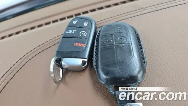 Jeep Grand Cherokee 2021 — Photo 29/37