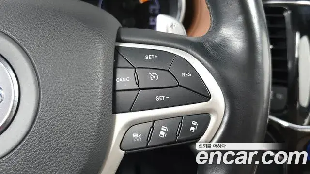 Jeep Grand Cherokee 2021 — Photo 9/37