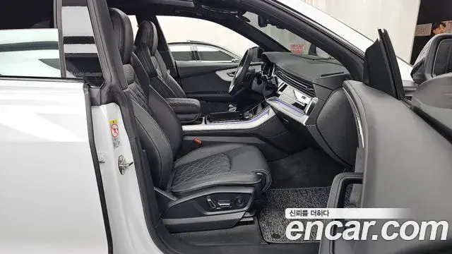 Audi Q8 2025 — Photo 28/36