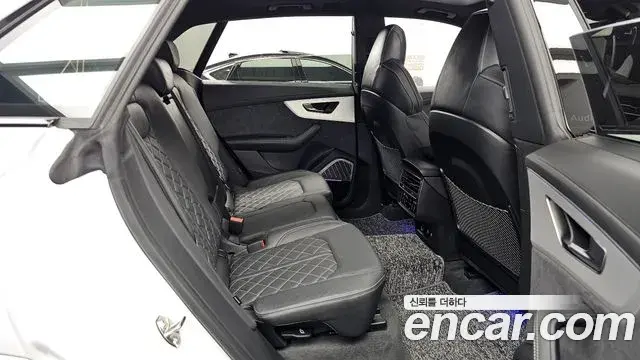 Audi Q8 2025 — Photo 22/36