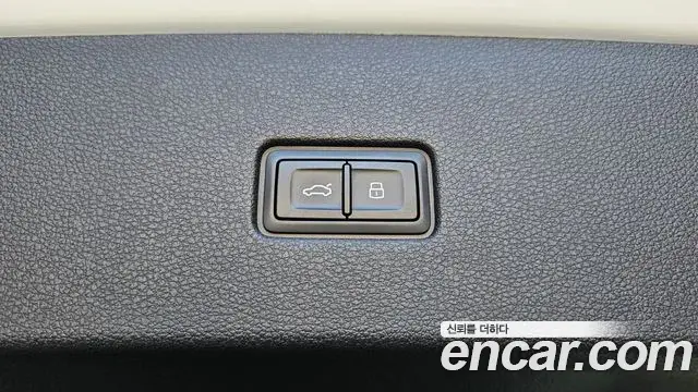 Audi Q8 2025 — Photo 15/36