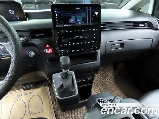 Hyundai Staria 2023 — Şəkil 13/20