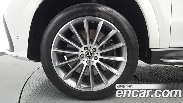 Mercedes-Benz GLE-Class 2023 — Photo 17/37