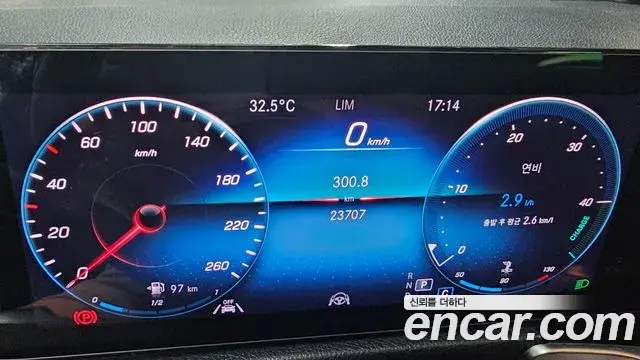 Mercedes-Benz GLB-Class 2023 — Şəkil 4/20