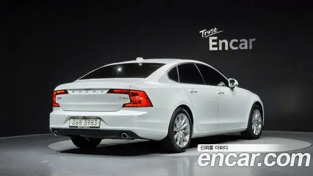 Volvo S90 2018 — Photo 33/35