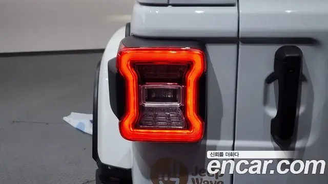 Jeep Wrangler 2020 — ფოტო 32/34
