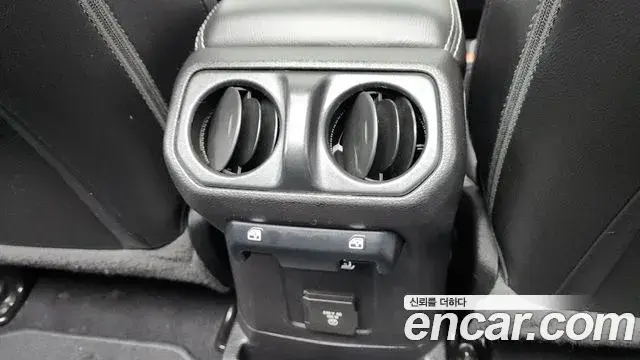 Jeep Wrangler 2020 — ფოტო 31/34