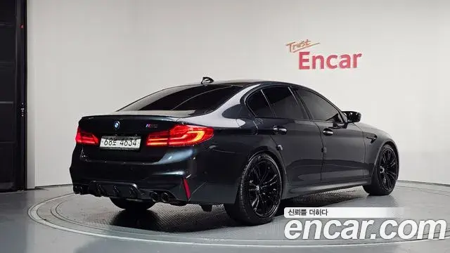 BMW M5 2018 — Şəkil 16/32