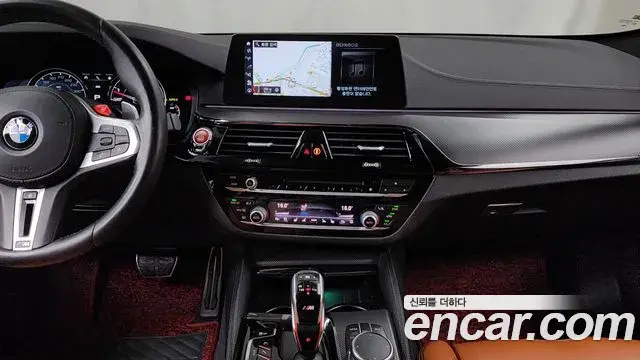 BMW M5 2018 — Şəkil 27/32