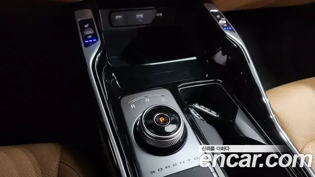 Kia Sorento 2022 — ფოტო 16/20
