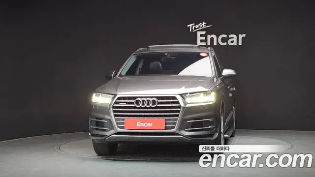 Audi Q7 2019 — Фото 3/20