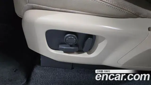 Land Rover Discovery 5 2018 — ფოტო 30/36