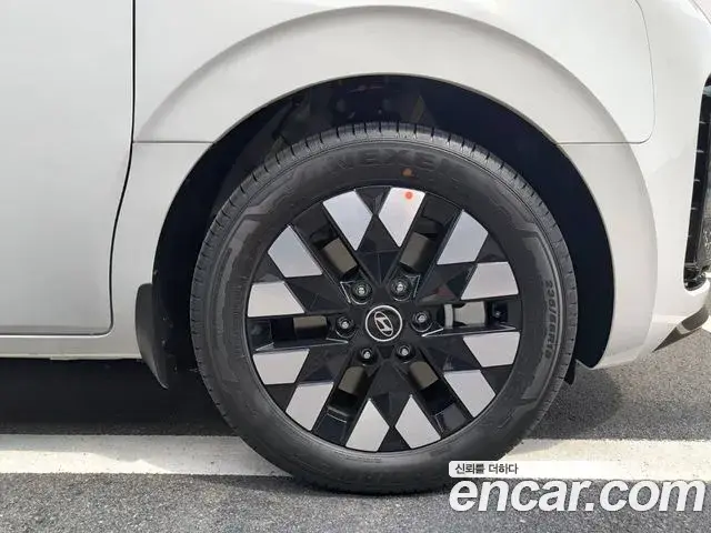 Hyundai Staria 2025 — Şəkil 13/15
