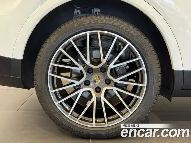 Porsche Cayenne 2019 — Photo 5/20