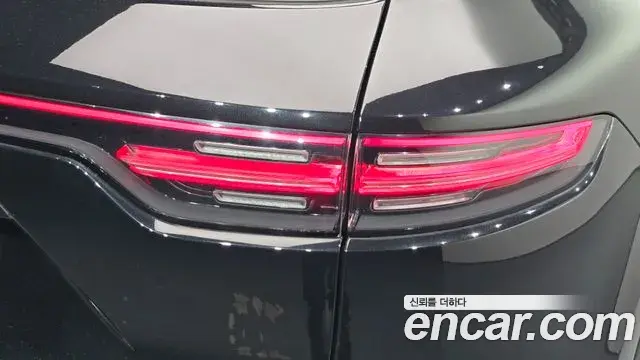 Porsche Cayenne 2023 — Photo 5/36