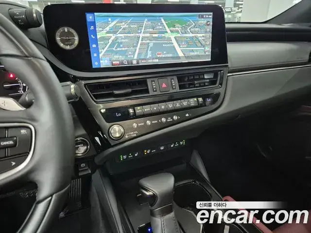 Lexus ES300h 2025 — Photo 13/19