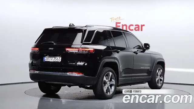 Jeep Grand Cherokee 2023 — ფოტო 19/31