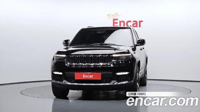 Jeep Grand Cherokee 2023 — ფოტო 31/31