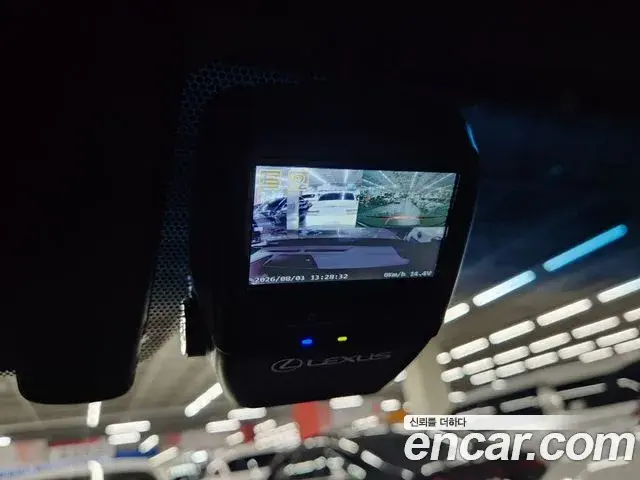 Lexus ES300h 2025 — Photo 9/19