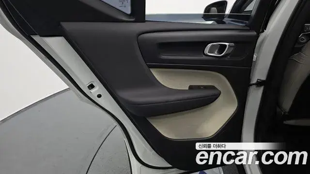 Volvo XC40 2024 — Photo 6/31